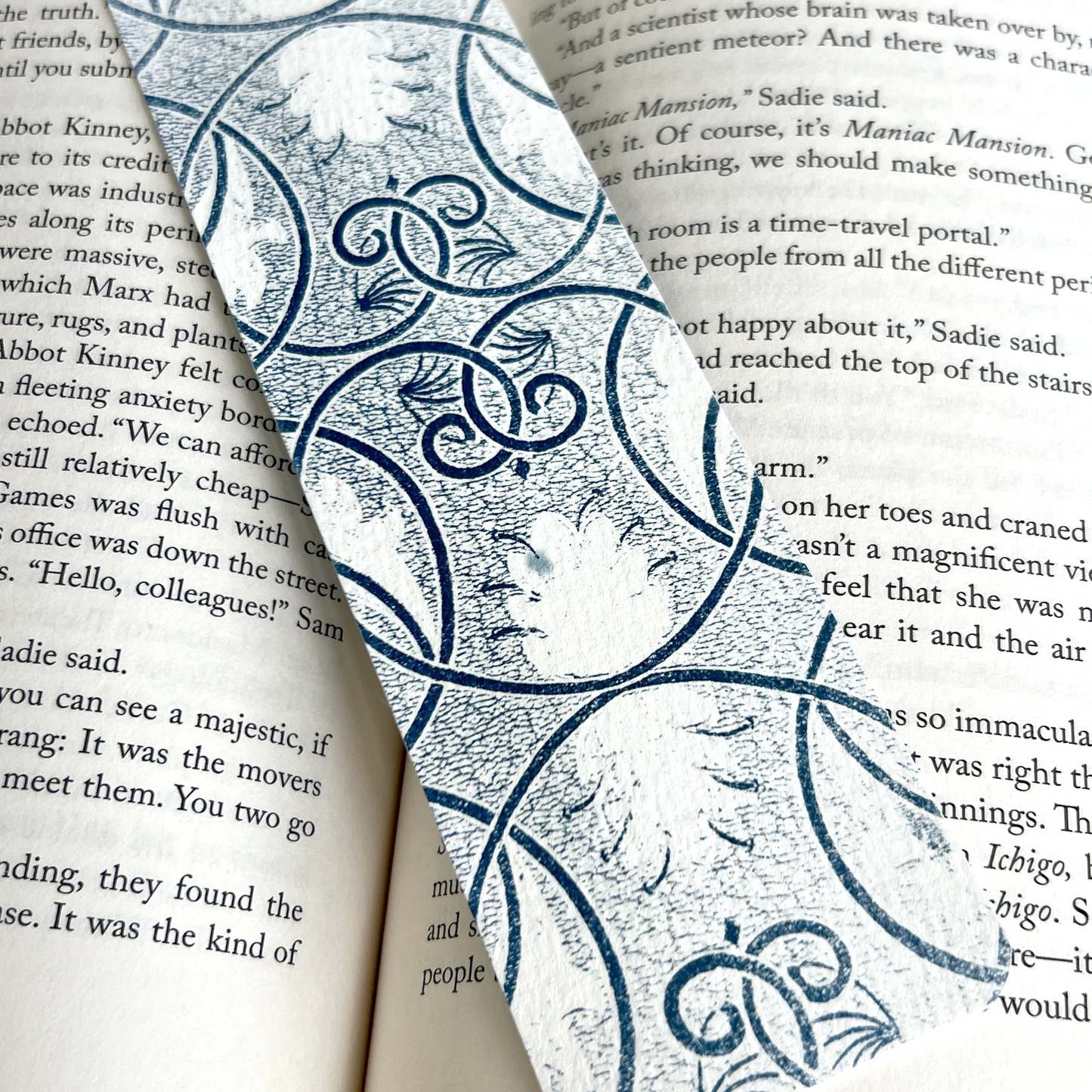 White Fleur | Bookmark